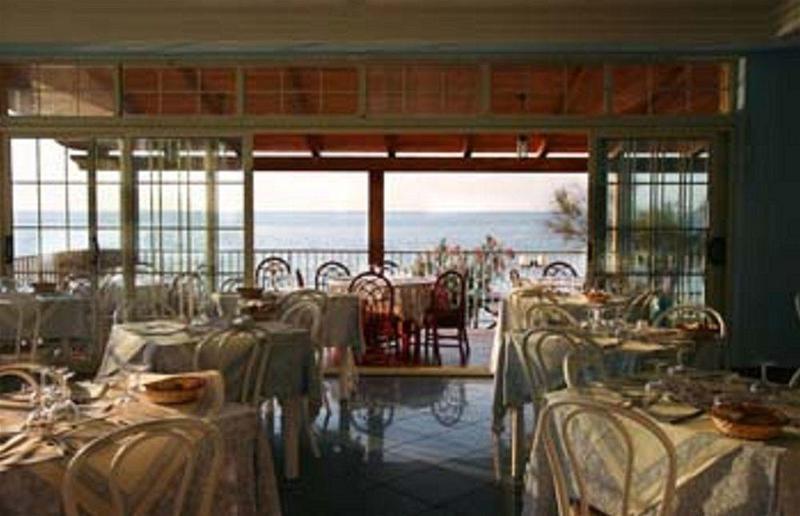 Blue Paradise Villaggio Паргелия Екстериор снимка